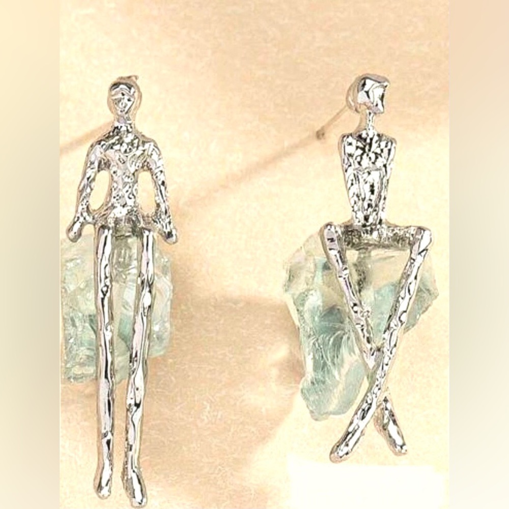 Stick Figure Couple- Sitting on Fluorite Rock Modern Abstract Art Sculpture Stud - Picture 4 of 8